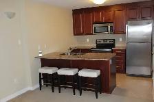 Lovely 2 Bdm/1 Bth Condo, Barrhaven, 2 x pkg, July/August - Photo 2