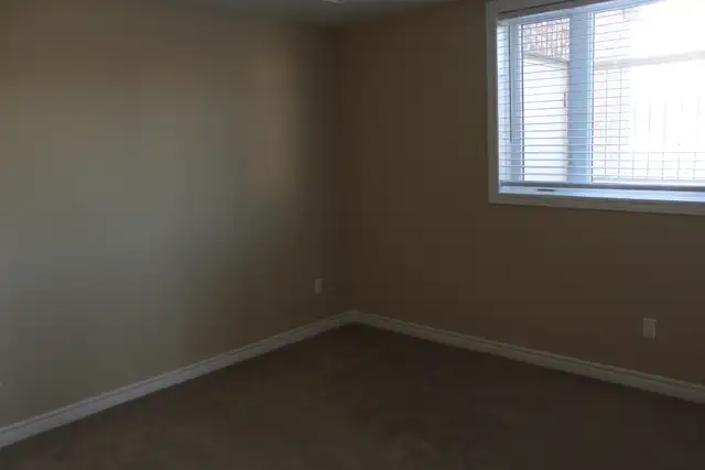 Lovely 2 Bdm/1 Bth Condo, Barrhaven, 2 x pkg, July/August - Photo 7