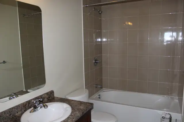 Lovely 2 Bdm/1 Bth Condo, Barrhaven, 2 x pkg, July/August - Photo 8
