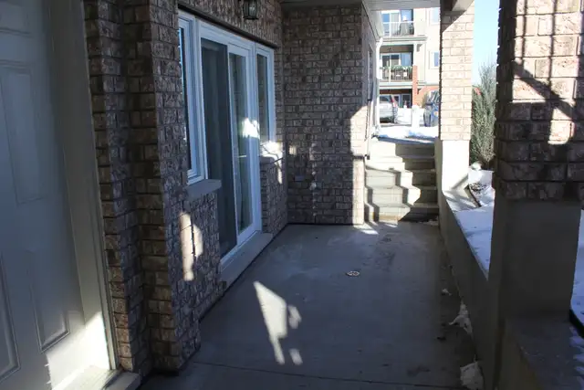 Lovely 2 Bdm/1 Bth Condo, Barrhaven, 2 x pkg, July/August - Photo 9