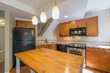 Stunning 2Storey Riverfront Condo, 2 Bed, 1Pkg, AvailNow! - Photo 7