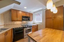 Stunning 2Storey Riverfront Condo, 2 Bed, 1Pkg, AvailNow! - Photo 8