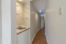 Stunning 2Storey Riverfront Condo, 2 Bed, 1Pkg, AvailNow! - Photo 12