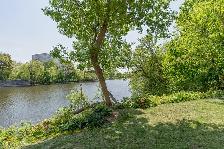 Stunning 2Storey Riverfront Condo, 2 Bed, 1Pkg, AvailNow! - Photo 19