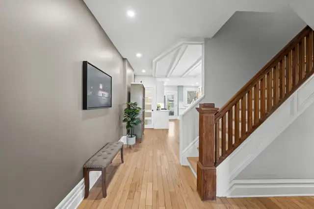 Spacious 5Bdm/3Bth Semi-Detached Home, Old Ottawa South,July/Aug - Photo 4