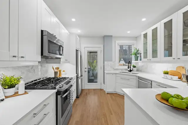 Spacious 5Bdm/3Bth Semi-Detached Home, Old Ottawa South,July/Aug - Photo 9