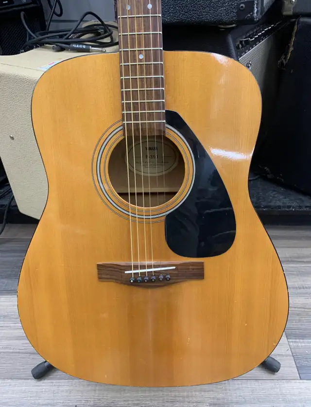 Yamaha F-130 Acoustic Guitar - Photo 3