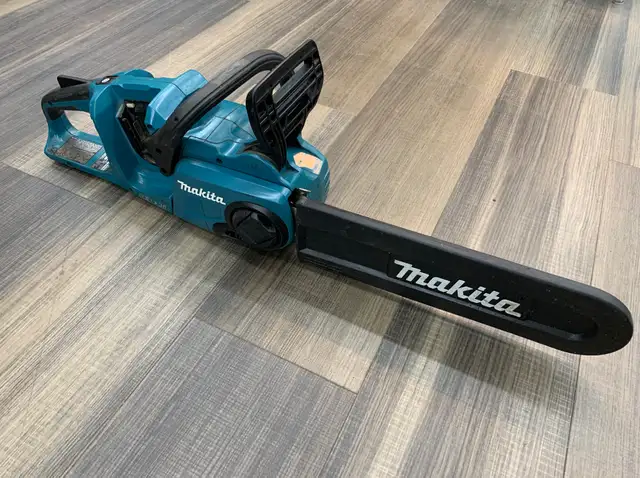 Makita DUC 353 14' Chainsaw