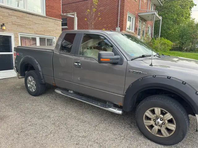 2010 Ford F150 - Photo 2