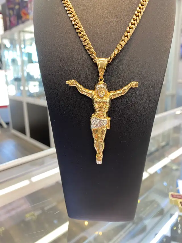 10K Two-Tone Crucified Jesus Pendant - Photo 3