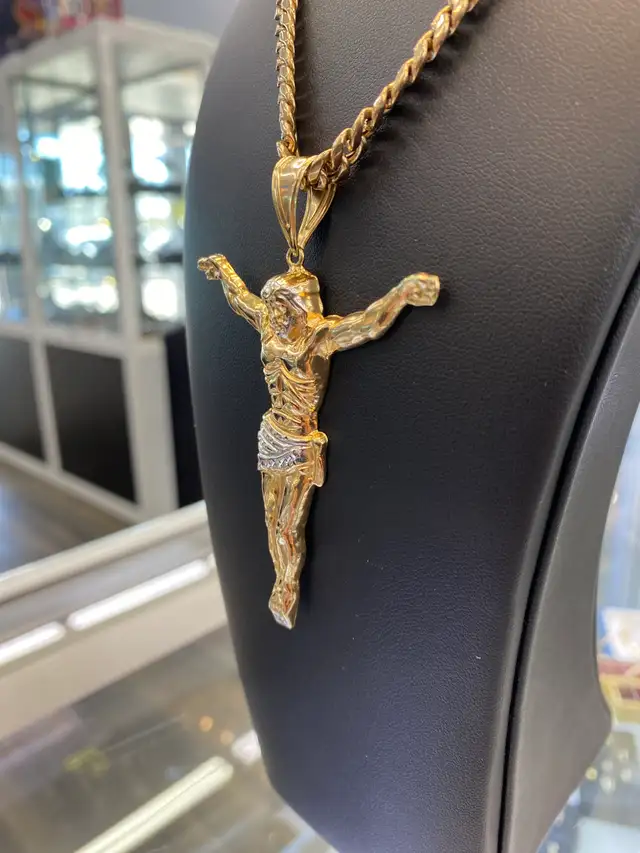 10K Two-Tone Crucified Jesus Pendant - Photo 4