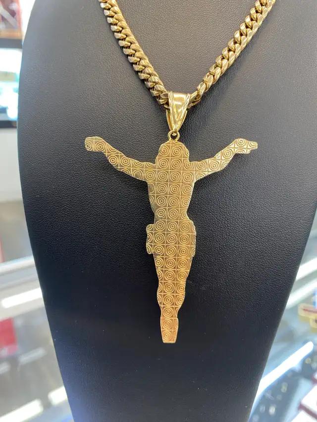 10K Two-Tone Crucified Jesus Pendant - Photo 5