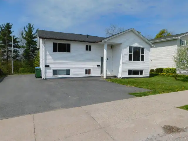 Super Lower Sackville 3beds/1bath APT - VIDEO TOUR! - Photo 2
