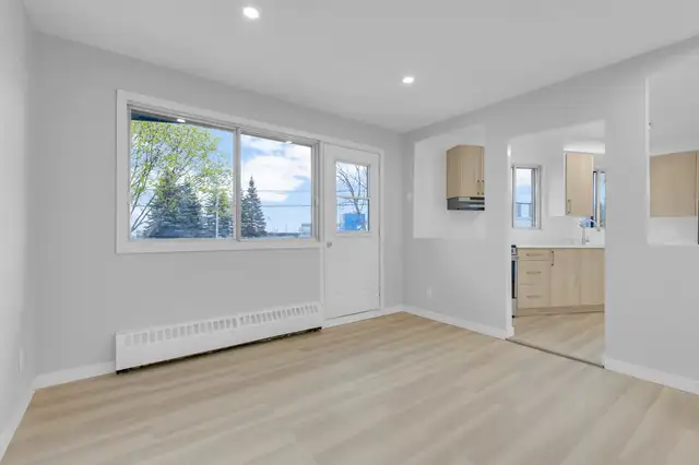 Renovated 2½ in NDG Heat & Hot Water Included