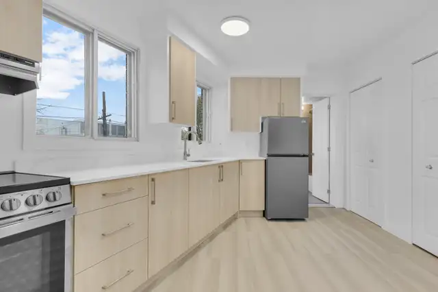 Renovated 2½ in NDG Heat & Hot Water Included - Photo 3