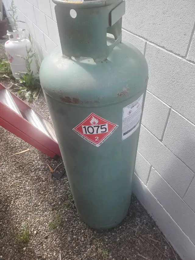 100 LB PROPANE TANK