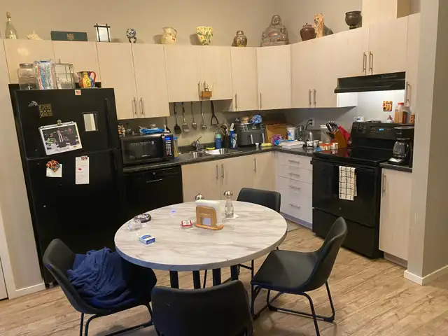 For Rent .Master suite with on suite bathroom. - Photo 2