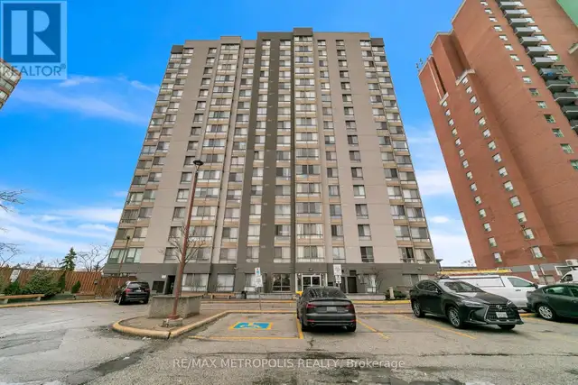 $850 Room-FEMALES-4 min walking to LRT Caledonia Stn at Eglinton - Photo 2
