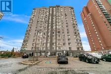 $850 Room-FEMALES-4 min walking to LRT Caledonia Stn at Eglinton - Photo 2