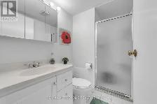 $850 Room-FEMALES-4 min walking to LRT Caledonia Stn at Eglinton - Photo 4