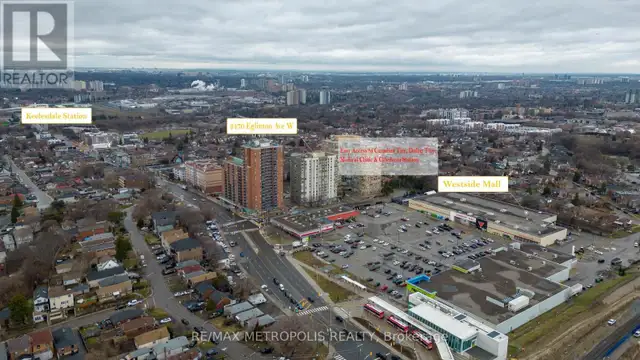 $850 Room-FEMALES-4 min walking to LRT Caledonia Stn at Eglinton - Photo 7
