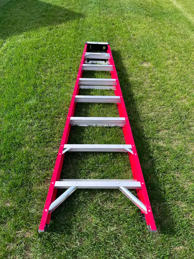 8 foot fibreglass step ladder - Photo 2