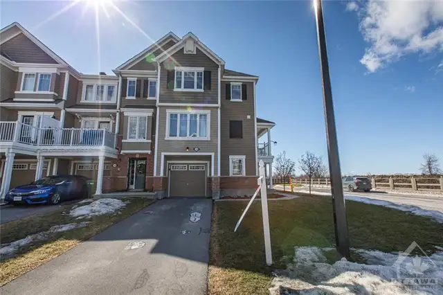 Barrhaven 2BDR, 2.5 Bath Townhouse in Half Moon Bay, July 1st