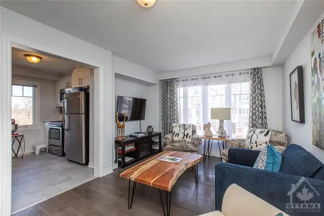 Barrhaven 2BDR, 2.5 Bath Townhouse in Half Moon Bay, July 1st - Photo 3