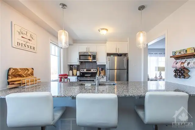 Barrhaven 2BDR, 2.5 Bath Townhouse in Half Moon Bay, July 1st - Photo 5