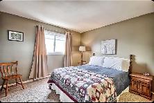 3 Bedroom Bungalow in Holland Landing with private backyard - Photo 6