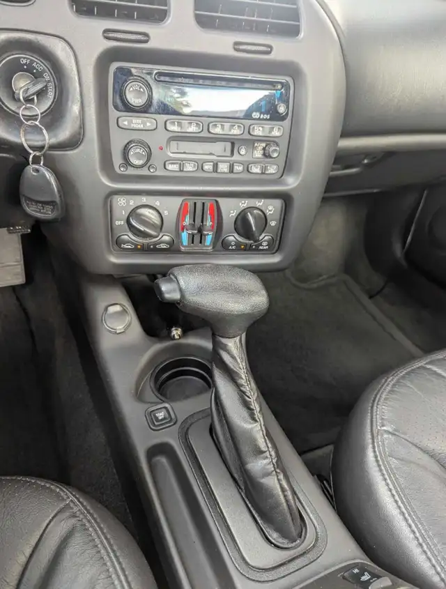 2003 MONTE CARLO SS - 89,000 KMS - MINT ISIDE AND OUT! - Photo 5