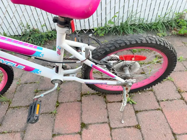 Girls Bike 17' Pink & White with Basket & Bell / Vélo Fille 17 P - Photo 2