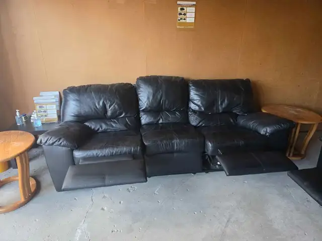 Black leather recliner set. Free delivery & sofa disposal - Photo 2