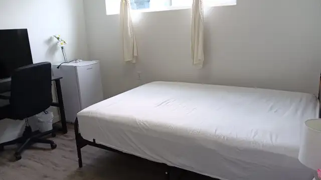 $750/MONTH: FULLY FURNISHED PRIVATE ROOM FOR RENT