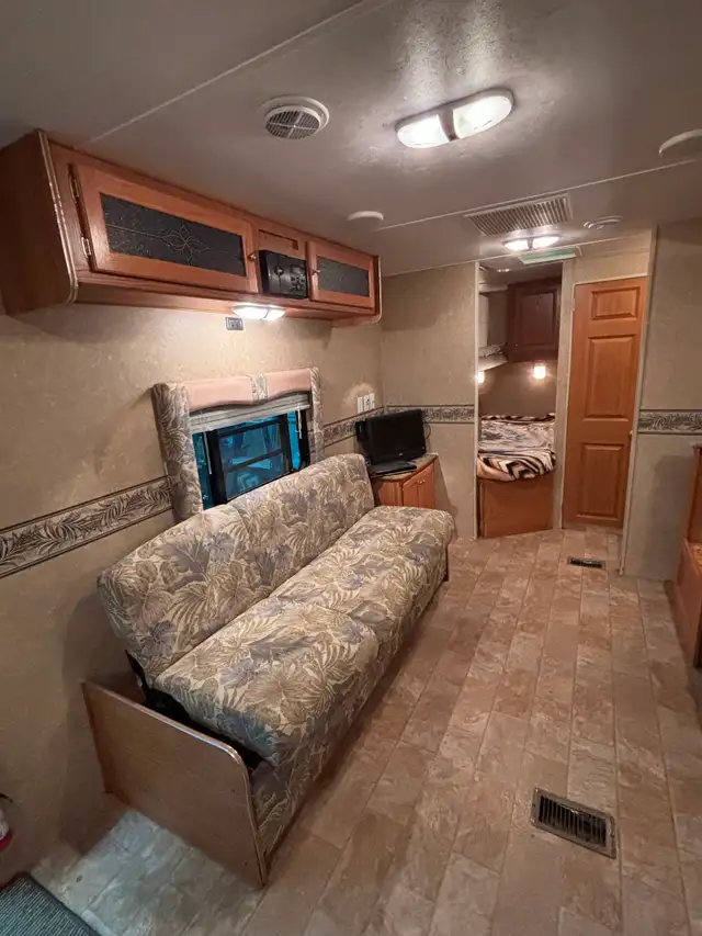 2008 Gulfstream 263 BHS - bunks & slide! - Photo 6