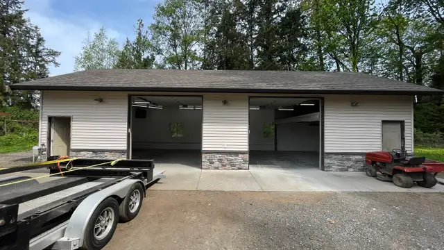 Dual-Workshop – 10 Parking Stalls - Photo 9