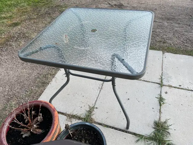 Square patio table for FREE