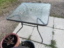 Square patio table for FREE