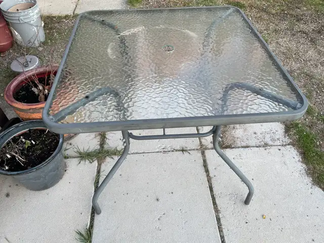 Square patio table for FREE - Photo 2