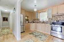 Main floor private bedroom is available in Scarborough from July - Photo 4
