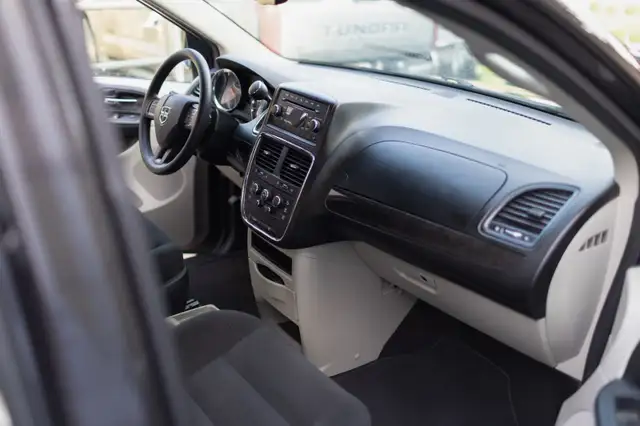 2019 Dodge Caravan SE Safety Tested Clean Title Low KMS - Toront - Photo 9