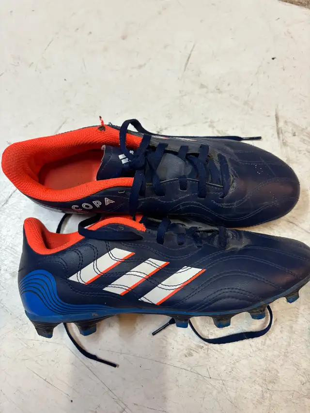 SOCCER CLEATS - Photo 2