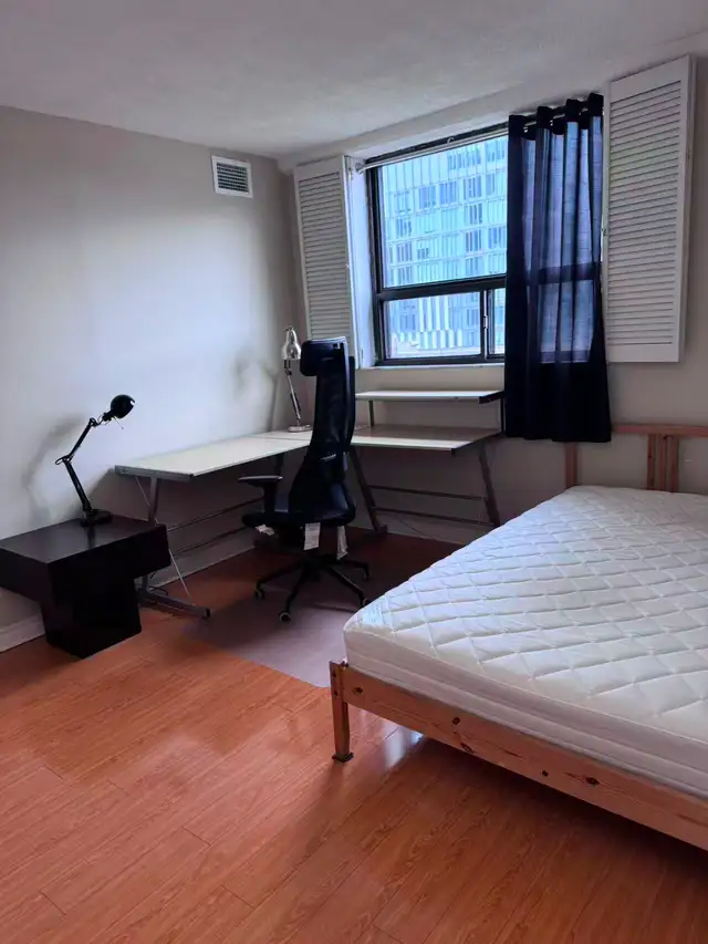 Large Furnished Two Bedroom Suite in Downtown Toronto - Photo 5