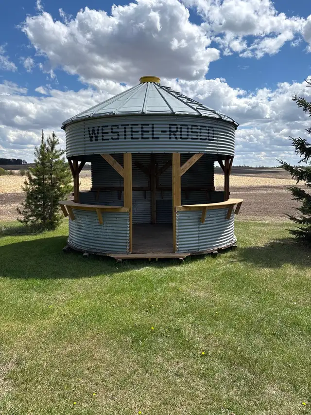 Gazebo With Floor - Photo 2