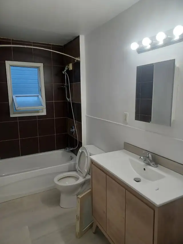 4 1/2 avec 2 chambres fermées à l'étage - Photo 2