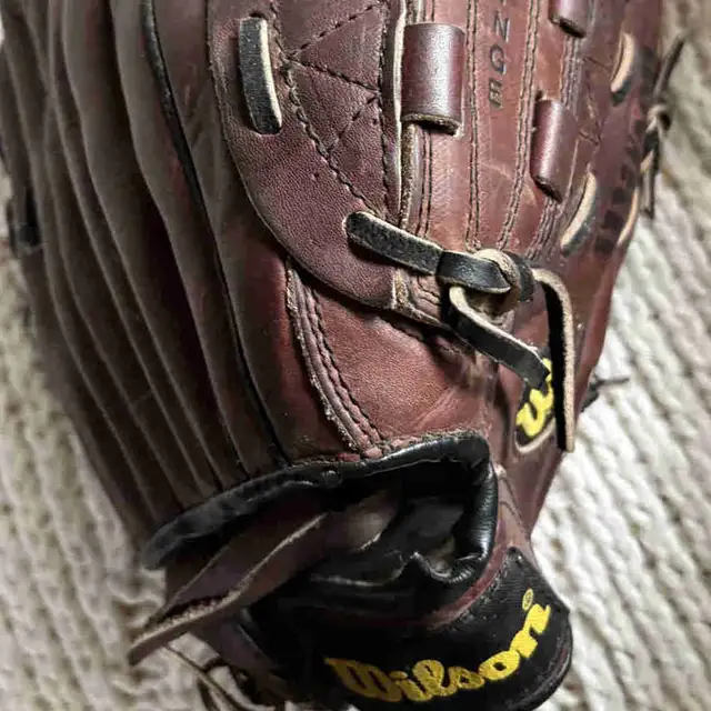 Right-handed Wilson Baseball Gly