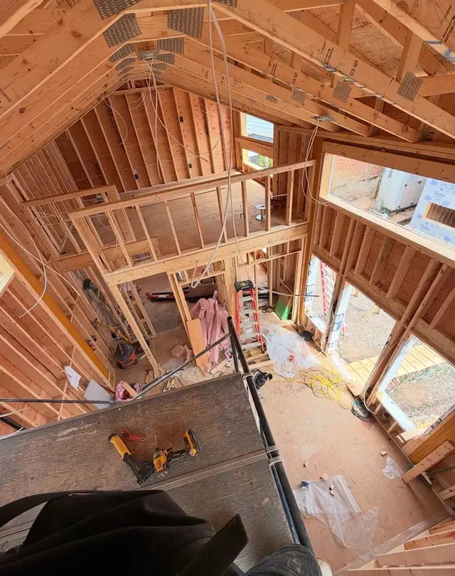 Experienced carpenter and renovation services - Photo 2