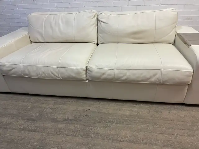 Beautiful Leather Couch (Free Delivery)