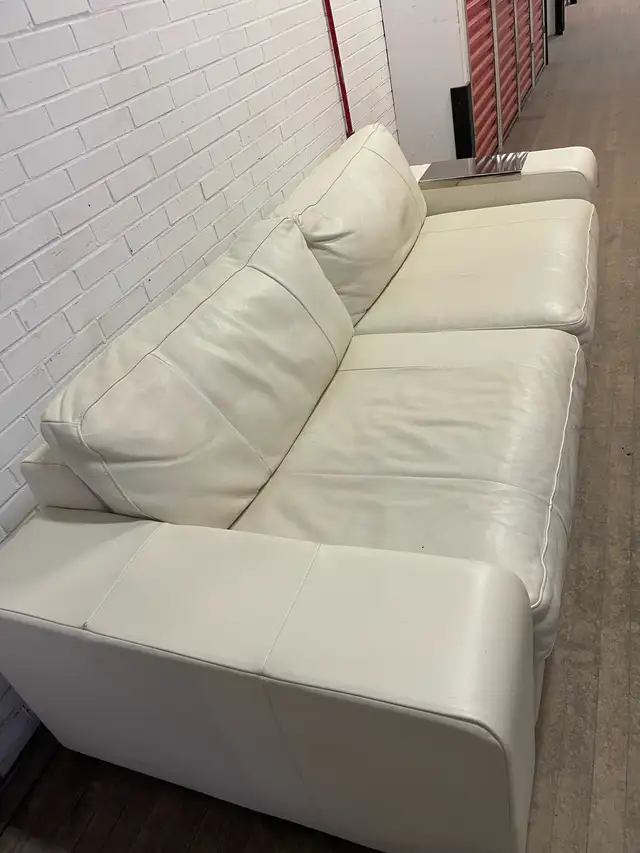 Beautiful Leather Couch (Free Delivery) - Photo 3