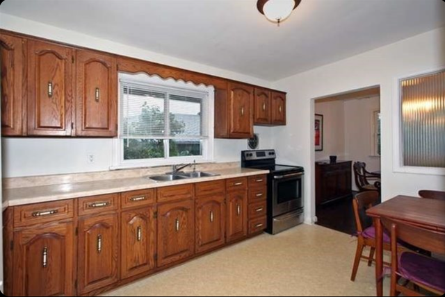 3 bedroom house (main floor) available for rent